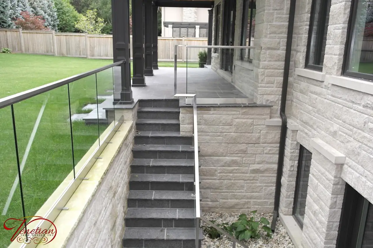 EXTERIOR-GLASS-RAILINGS-1005