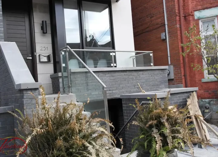 EXTERIOR-GLASS-RAILINGS-1013