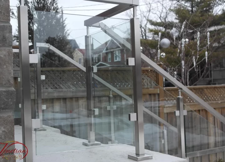 EXTERIOR-GLASS-RAILINGS-1017