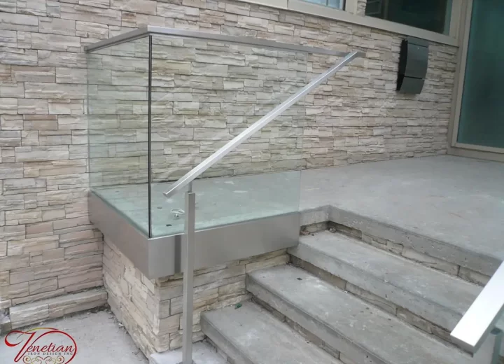EXTERIOR-GLASS-RAILINGS-1019