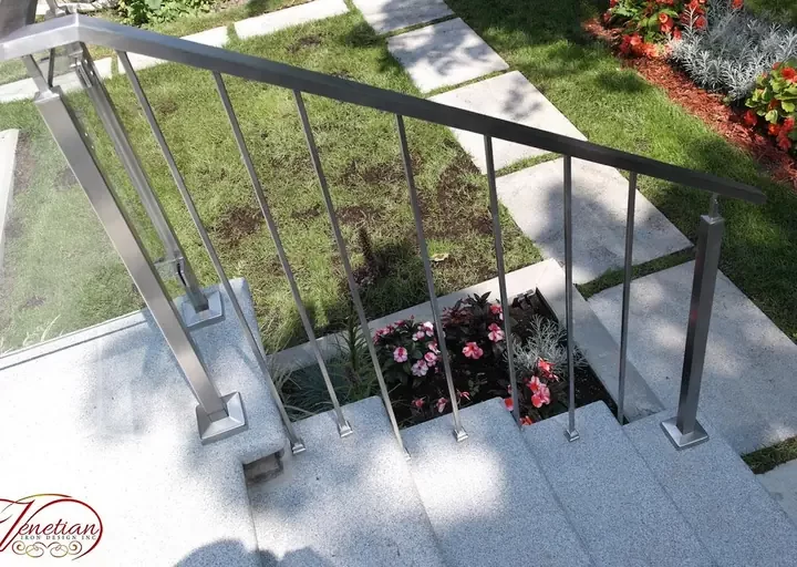 EXTERIOR-GLASS-RAILINGS-1022