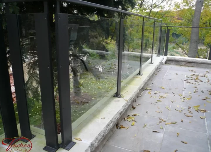 EXTERIOR-GLASS-RAILINGS-1027