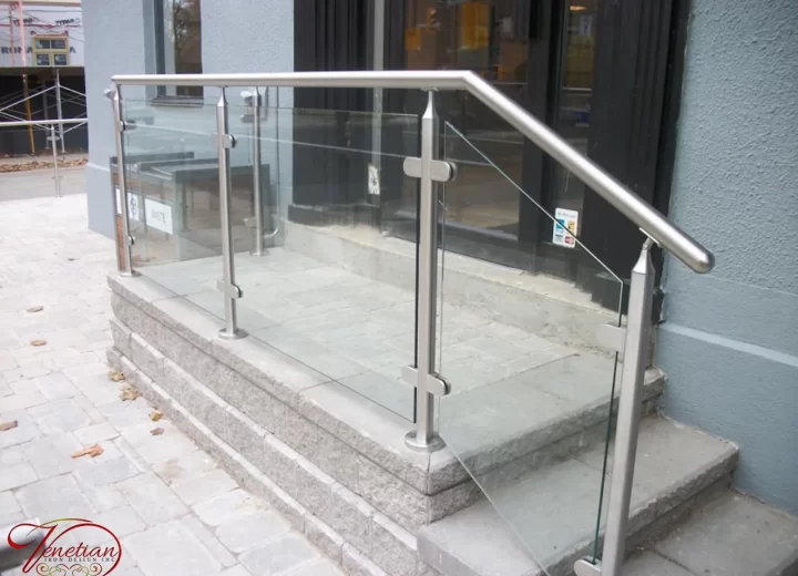 EXTERIOR-GLASS-RAILINGS-1030