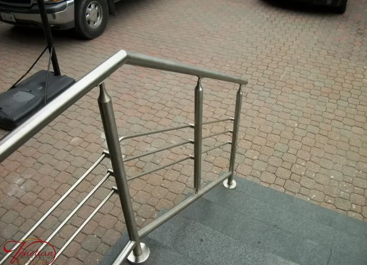 EXTERIOR-GLASS-RAILINGS-1036
