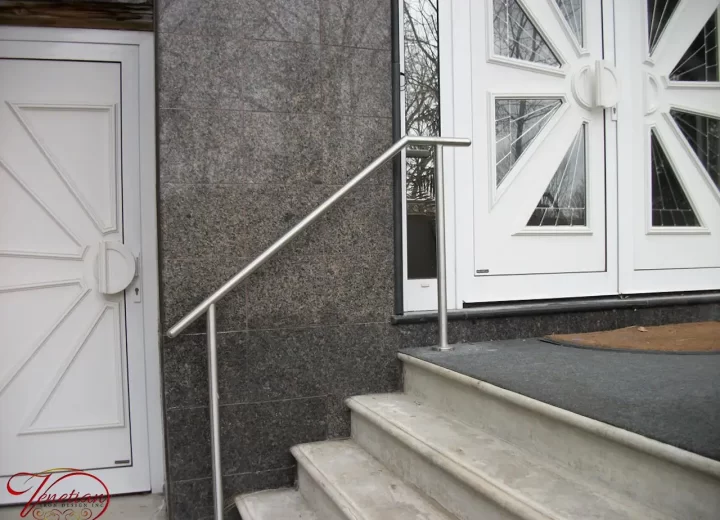 EXTERIOR-GLASS-RAILINGS-1037