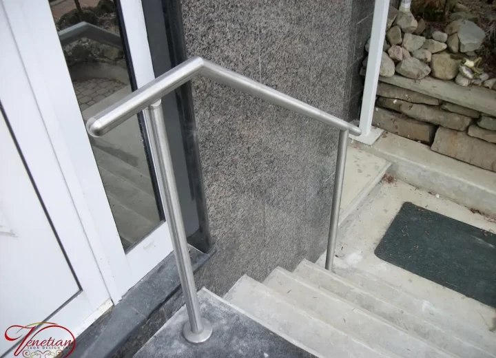 EXTERIOR-GLASS-RAILINGS-1039