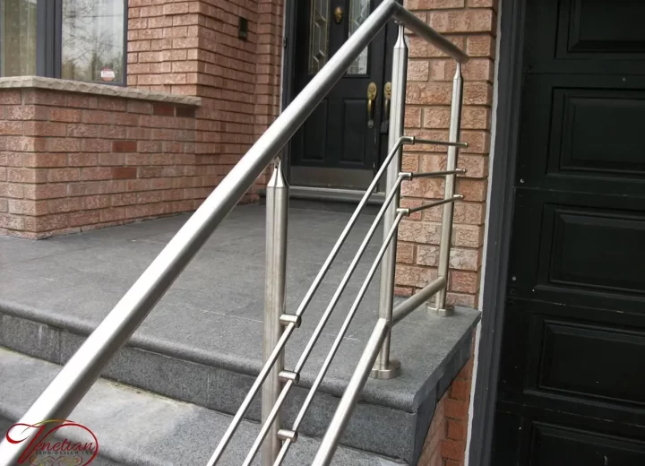 EXTERIOR-GLASS-RAILINGS-1042