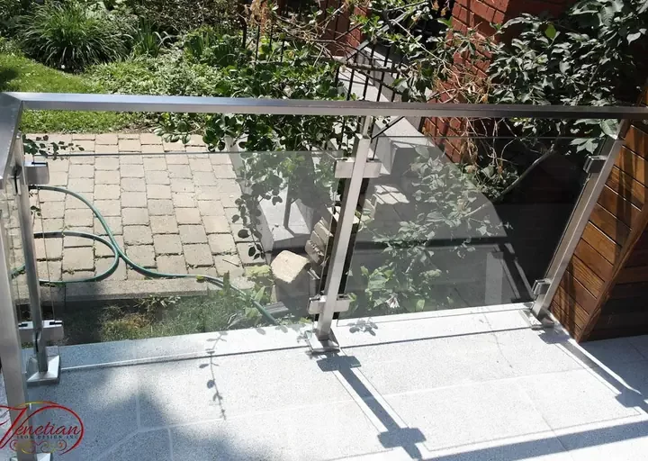 EXTERIOR-GLASS-RAILINGS-1043