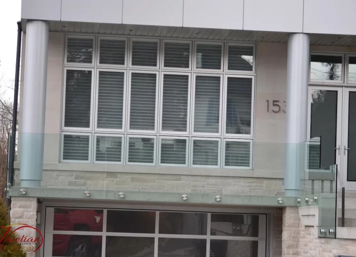 EXTERIOR-GLASS-RAILINGS-1047