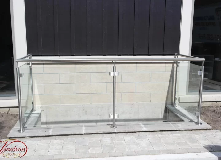 EXTERIOR-GLASS-RAILINGS-1049