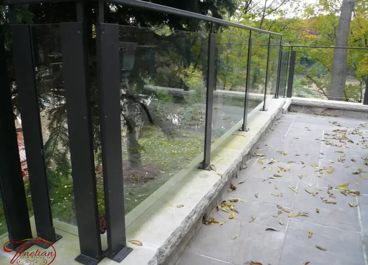 EXTERIOR-GLASS-RAILINGS-1050