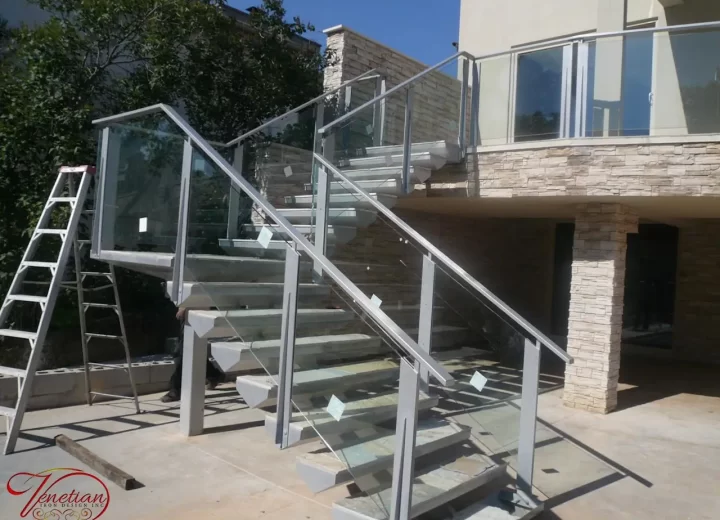 EXTERIOR-GLASS-RAILINGS-1052