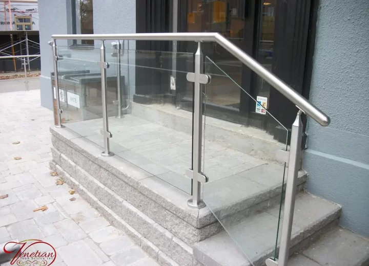 EXTERIOR-GLASS-RAILINGS-1053