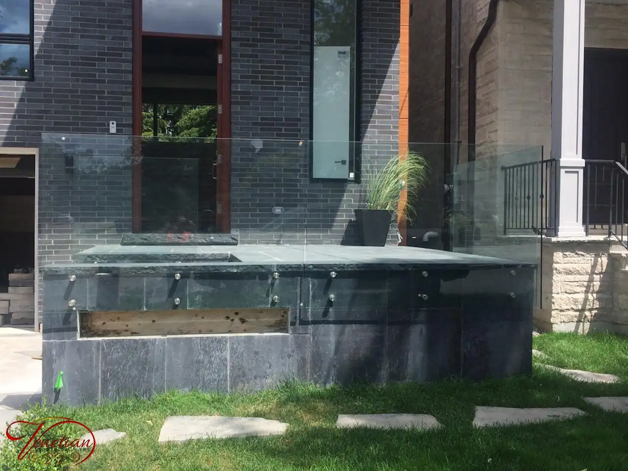 EXTERIOR-GLASS-RAILINGS-1064