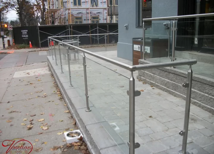 EXTERIOR-GLASS-RAILINGS-1065