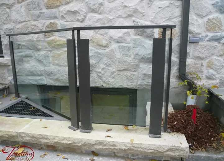EXTERIOR-GLASS-RAILINGS-1067