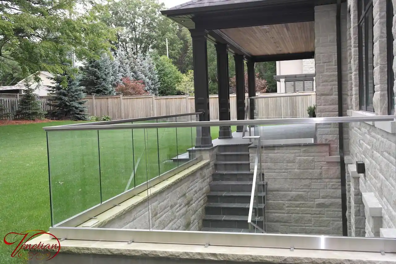 EXTERIOR-GLASS-RAILINGS-1069