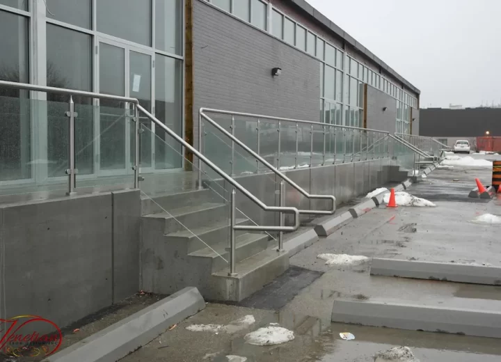 EXTERIOR-GLASS-RAILINGS-1070