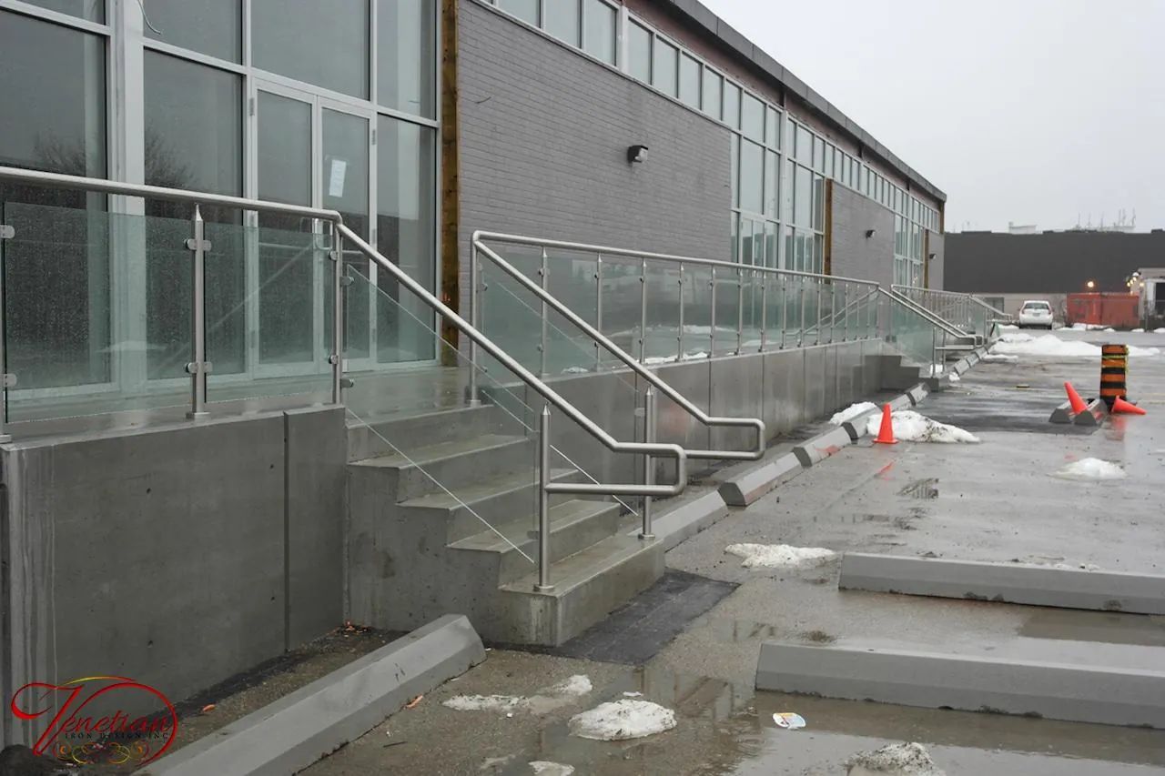 EXTERIOR-GLASS-RAILINGS-1070