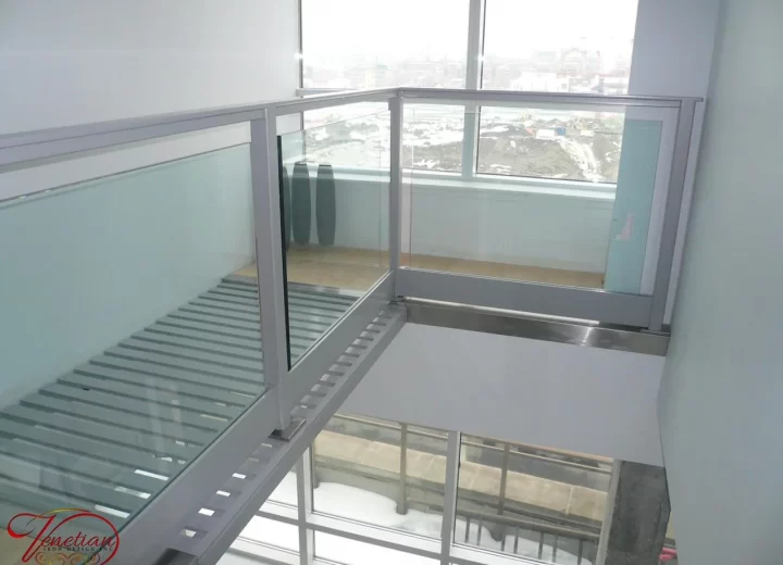 INTERIOR-GLASS-RAILINGS-1004