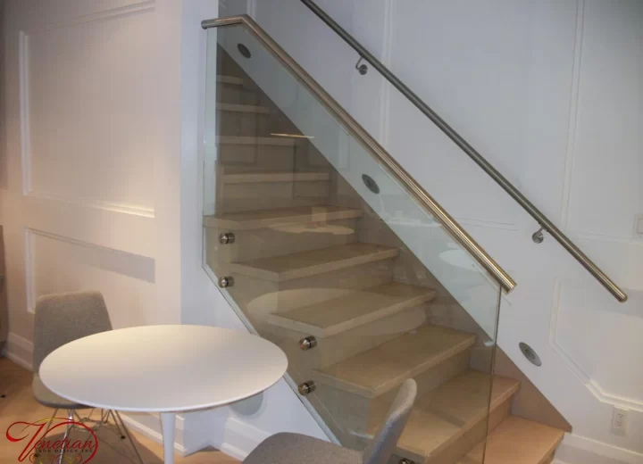 INTERIOR-GLASS-RAILINGS-1013