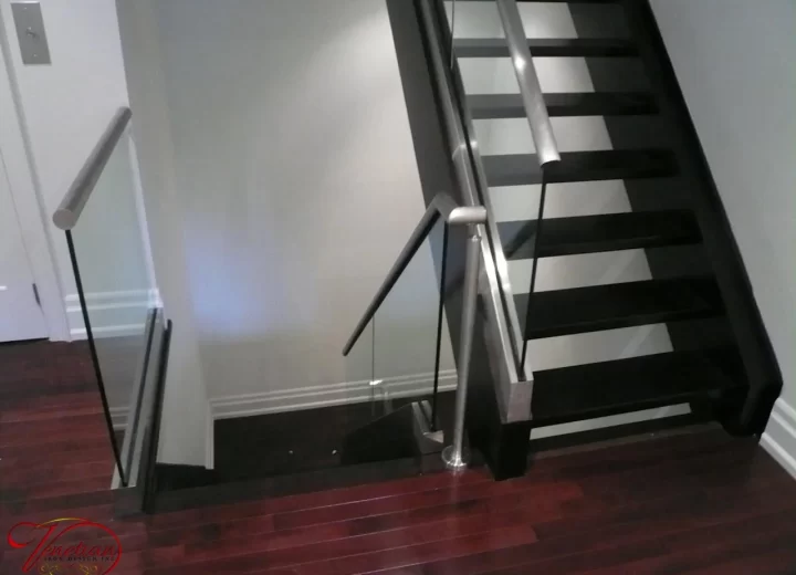 INTERIOR-GLASS-RAILINGS-1021