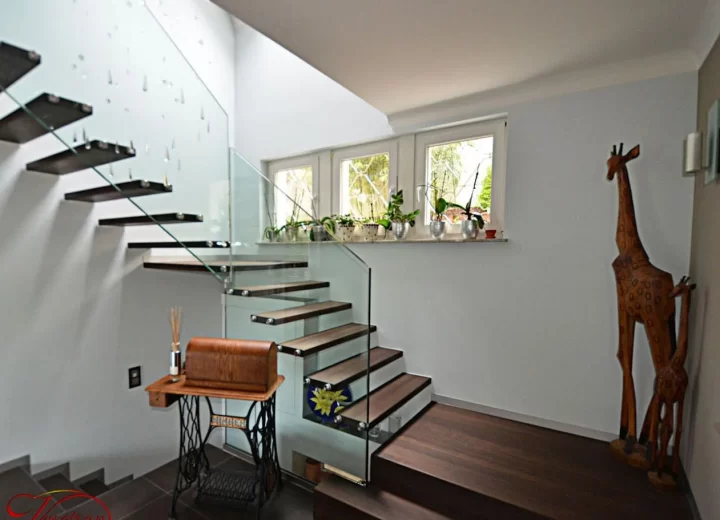 INTERIOR-GLASS-RAILINGS-1023