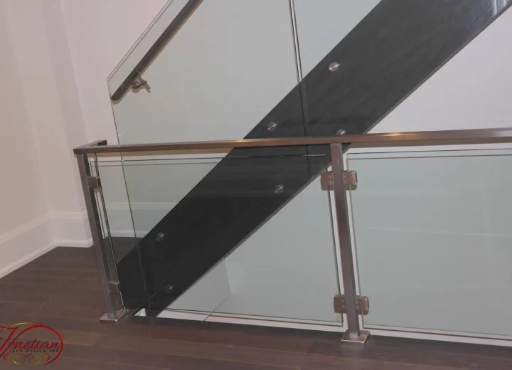 INTERIOR-GLASS-RAILINGS-1031
