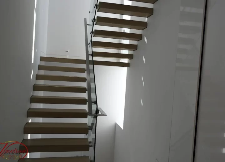 INTERIOR-GLASS-RAILINGS-1035