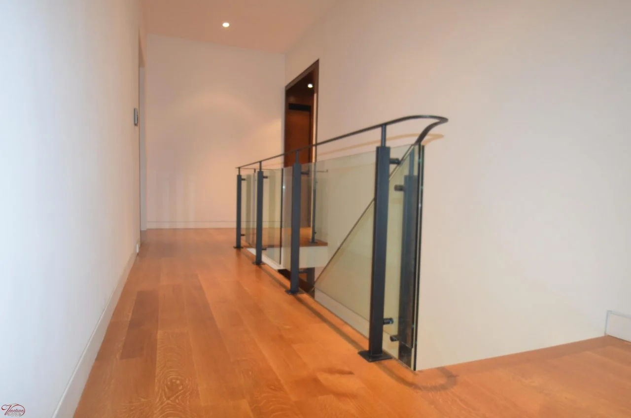 INTERIOR-GLASS-RAILINGS-1042