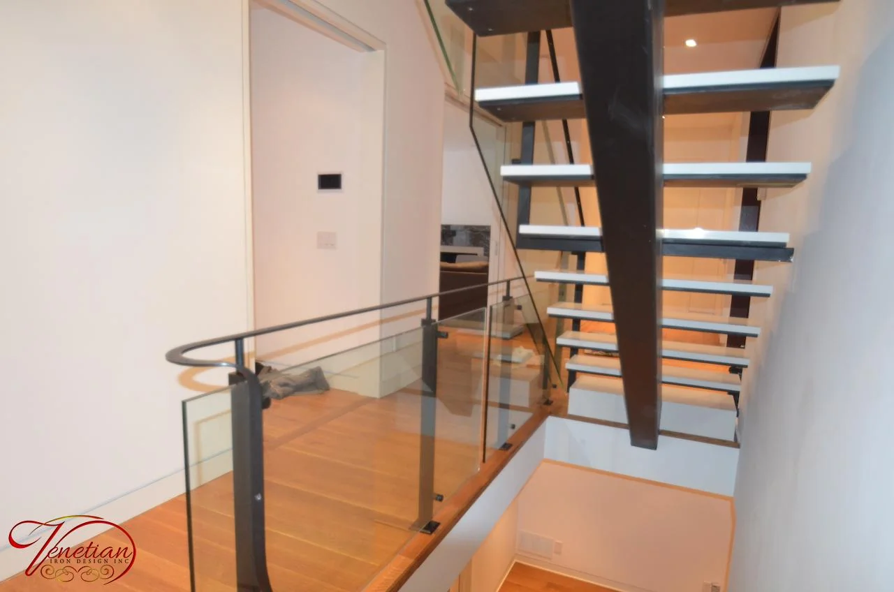 INTERIOR-GLASS-RAILINGS-1043