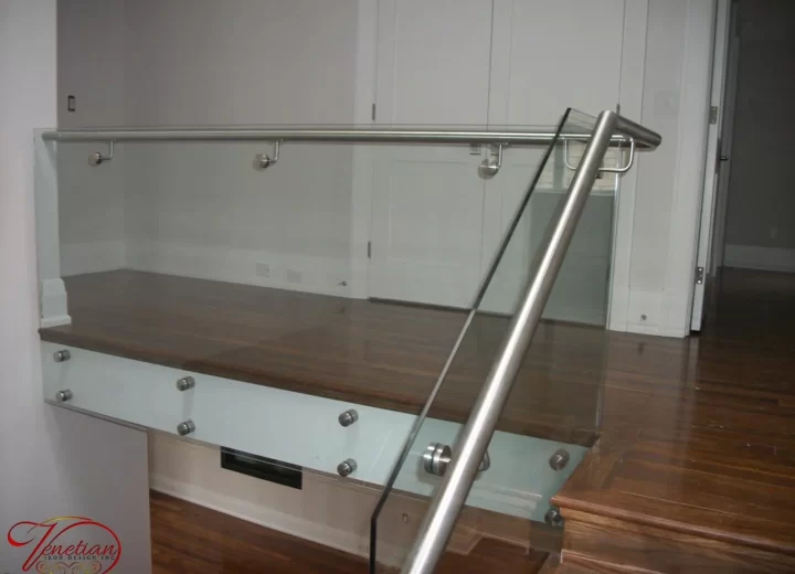 INTERIOR-GLASS-RAILINGS-1044