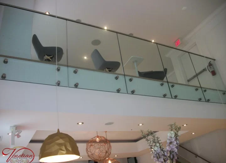 INTERIOR-GLASS-RAILINGS-1045