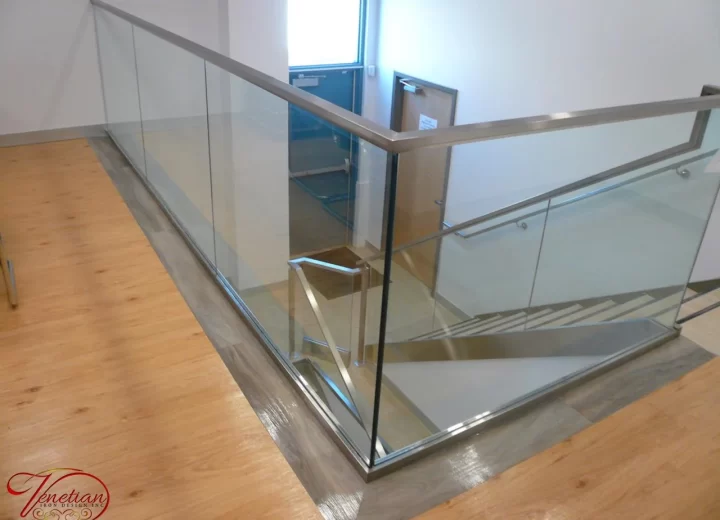 INTERIOR-GLASS-RAILINGS-1049