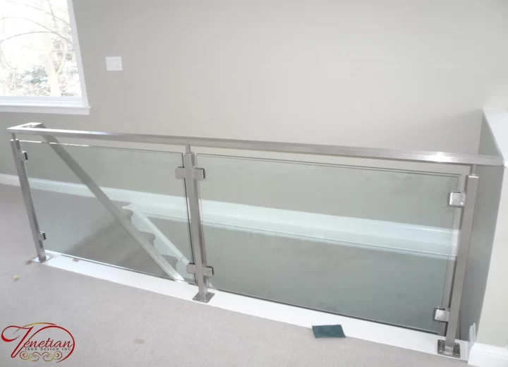 INTERIOR-GLASS-RAILINGS-1052