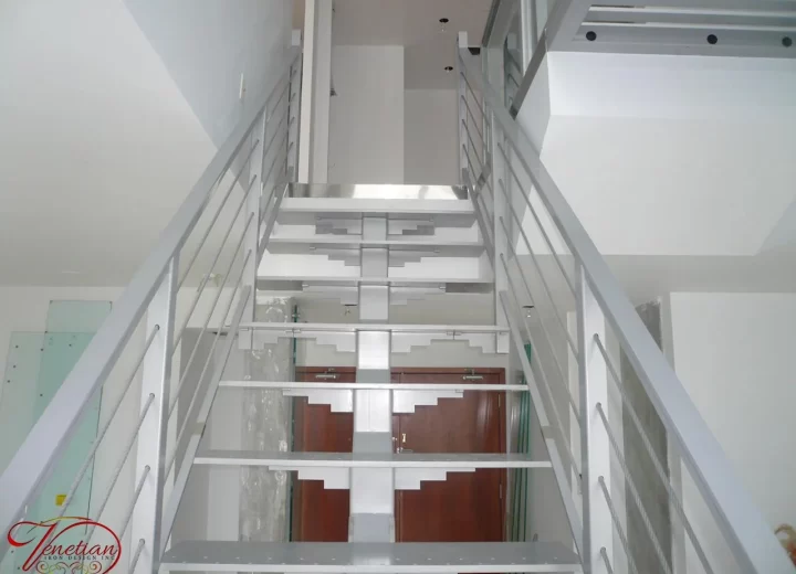 INTERIOR-GLASS-RAILINGS-1055