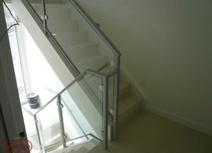 INTERIOR-GLASS-RAILINGS-1056