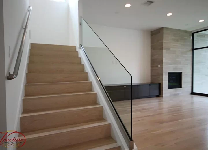 INTERIOR-GLASS-RAILINGS-1057
