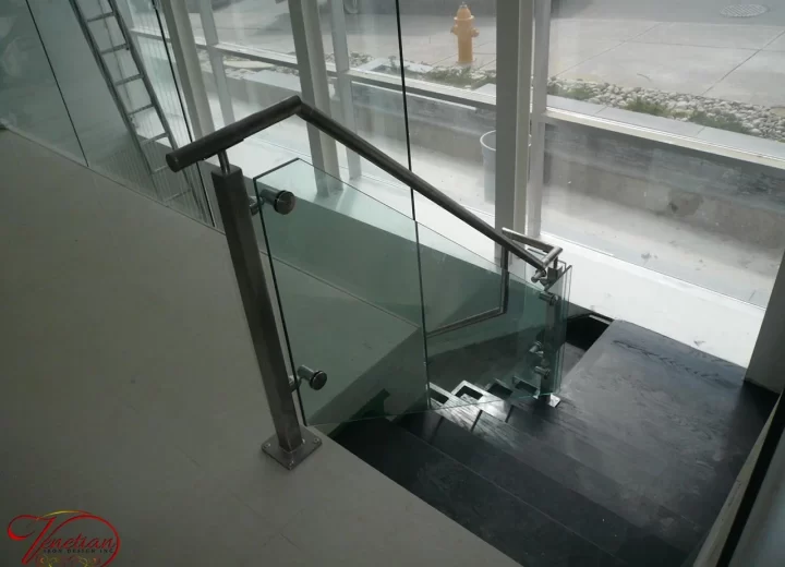 INTERIOR-GLASS-RAILINGS-1058