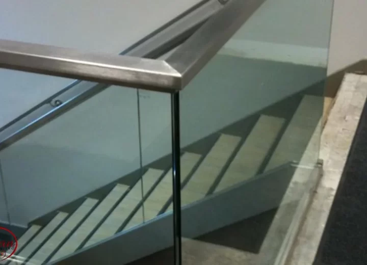 INTERIOR-GLASS-RAILINGS-1060