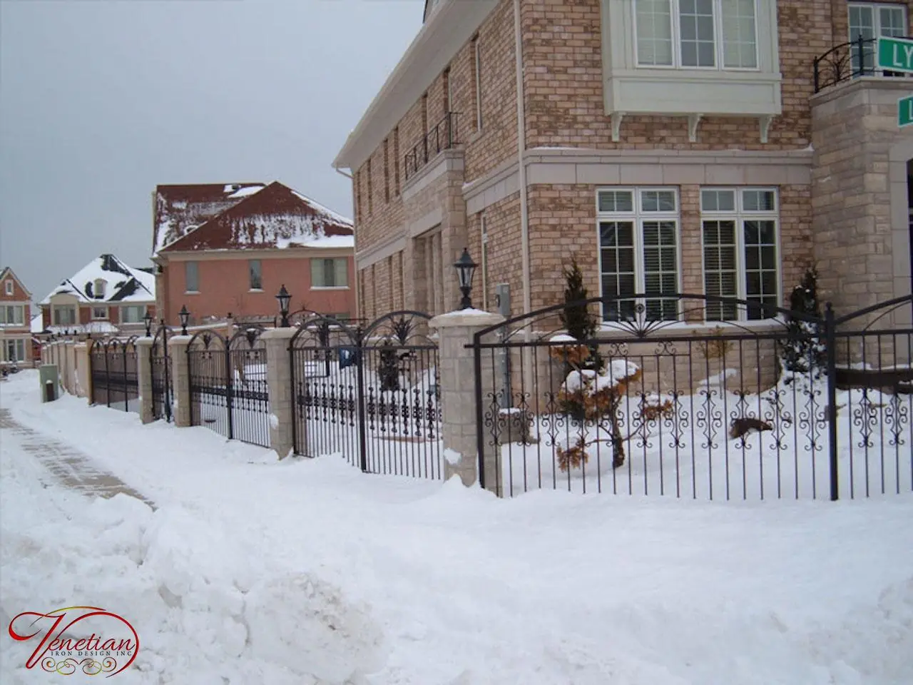 WROUGHT-IRON-FENCES-1002