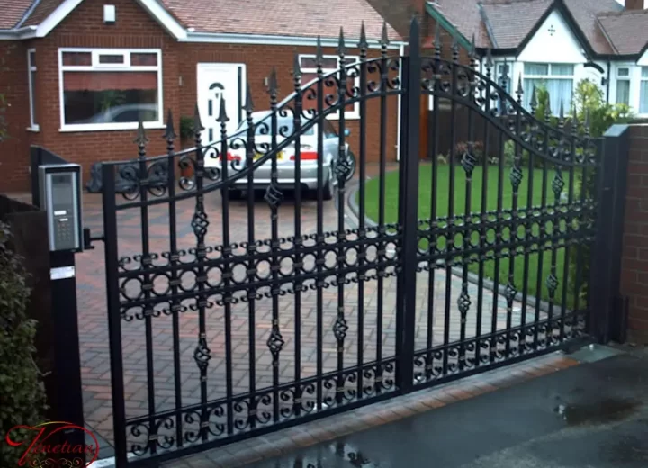 WROUGHT-IRON-GATES-1036