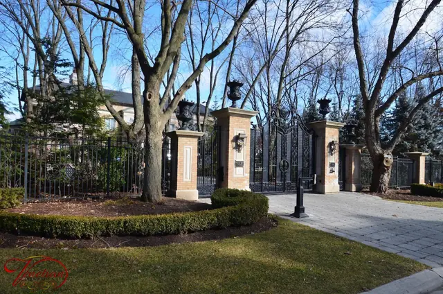 WROUGHT-IRON-GATES-1041