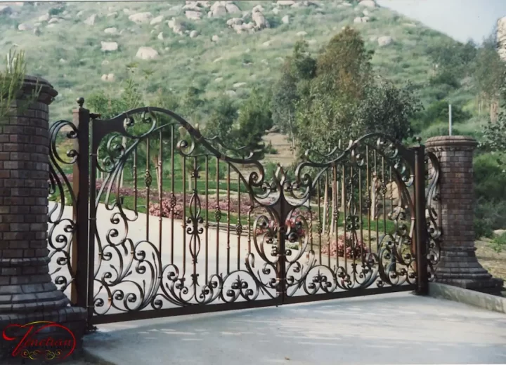 WROUGHT-IRON-GATES-1050